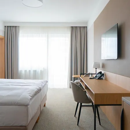 מלון Continental 3*