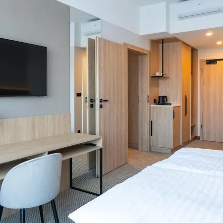 Continental מלון