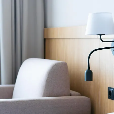 Continental מלון 3*